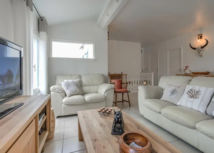 Modern With Private Pool *